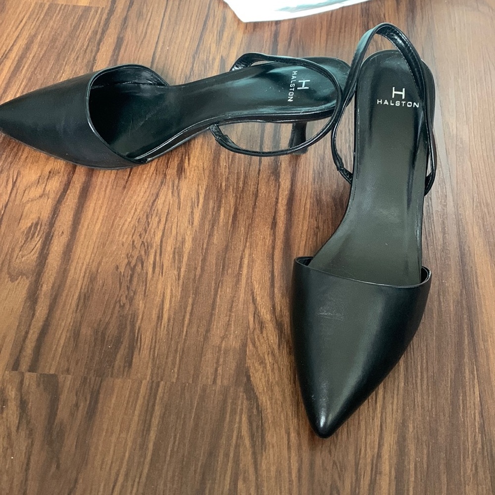 H Halston Sartoni Slingback Pump